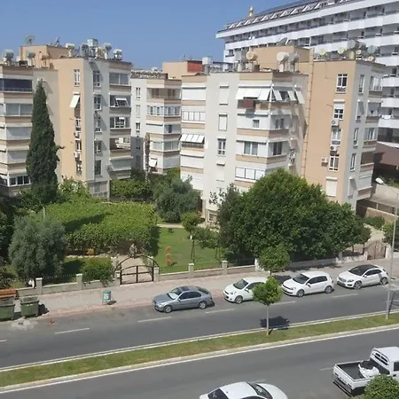 With 4 Beds In *